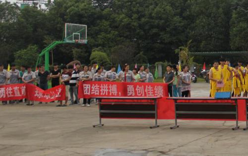 “迎中秋、庆国庆”系列运动报道之首场篮球角逐